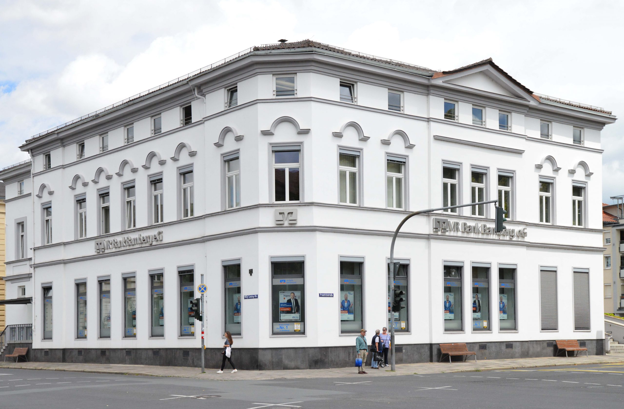 Die VR Bank-Filiale am Schönleinsplatz