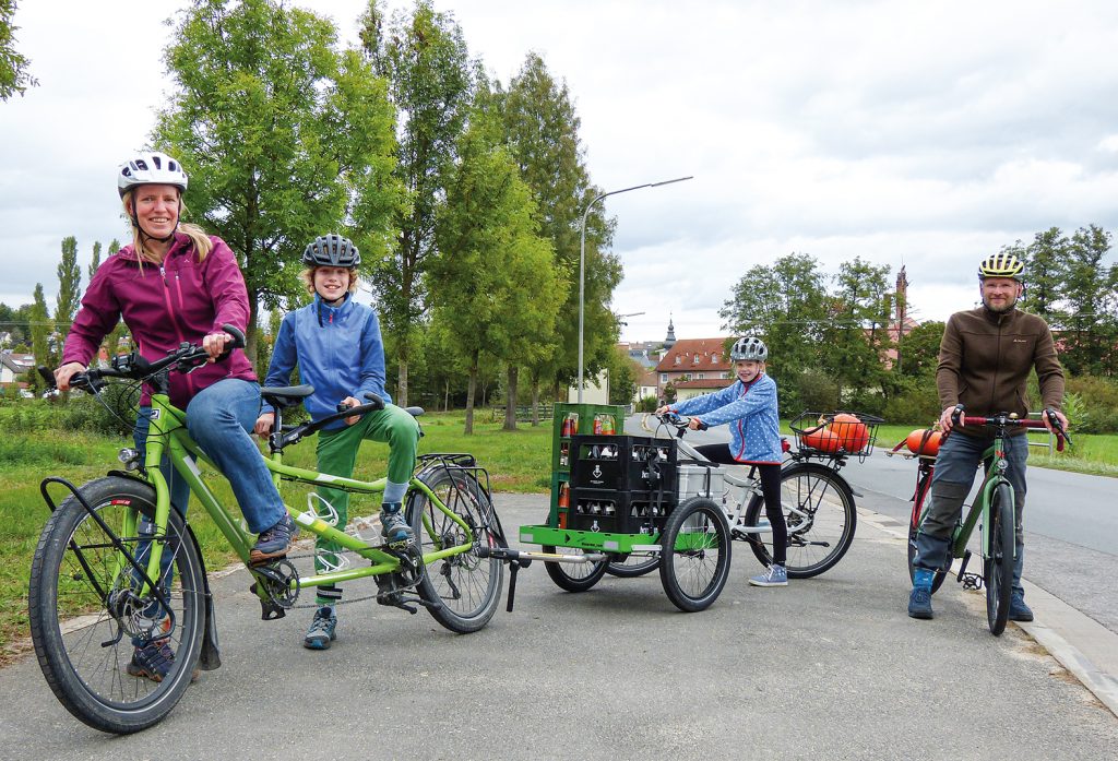 Fahrrad: Familie Nordmann von links: Susanne, Hannes, Ella und Axel